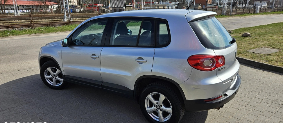 Volkswagen Tiguan cena 33500 przebieg: 240000, rok produkcji 2010 z Nidzica małe 79